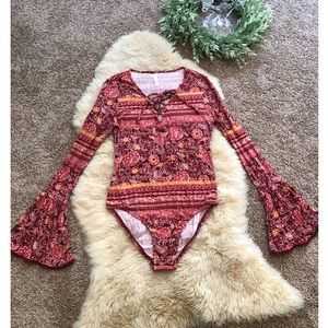 Floral pattern paisley style flare sleeve bodysuit